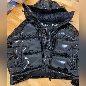 aritzia super puff shorty in lacquer